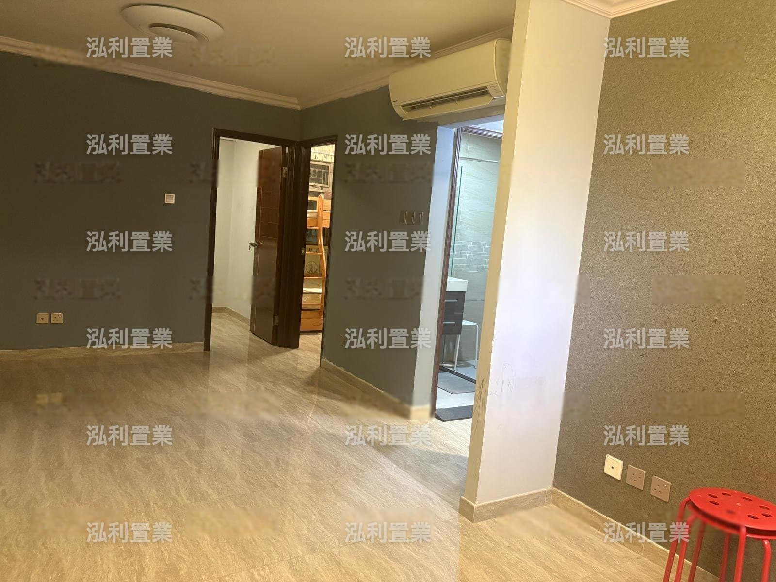 洪水橋石步村**地下入車花園,商場,街市,有巴士總站''步行3分鐘到輕鐵站 ·