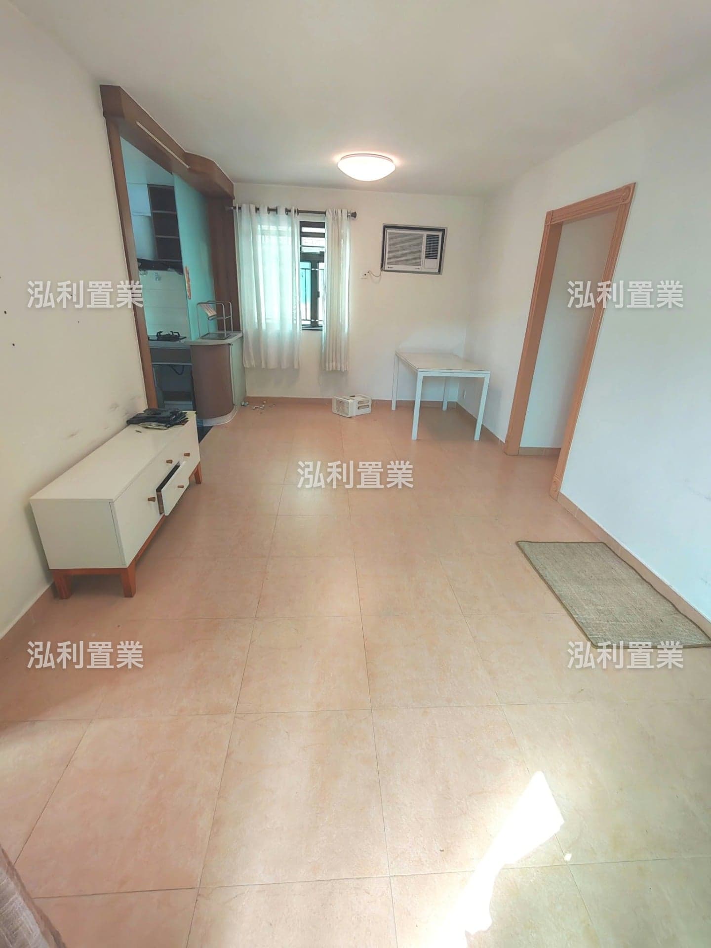 近大欖隧道700尺中層/3房一個廁所/路邊巴士/小巴上大欖西鐵站/ 元朗市/可租車位 ·